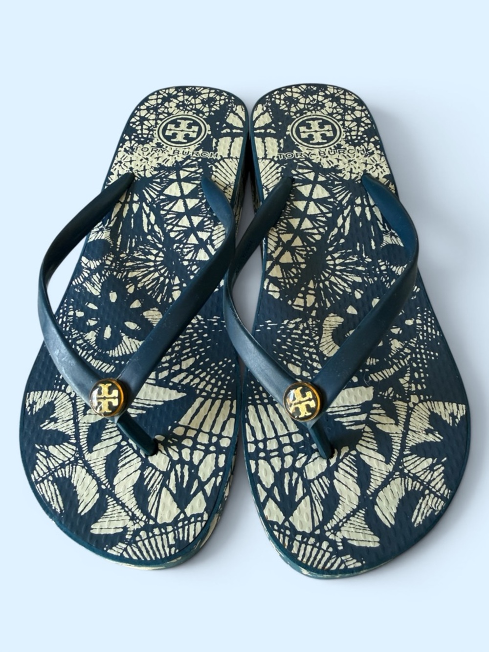 Tory Burch Blue Floral Batik Print Wedge Flip Flips Logo Medallion 9 Like New